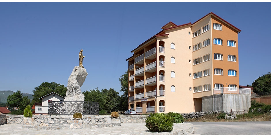 <span>slide</span> 01